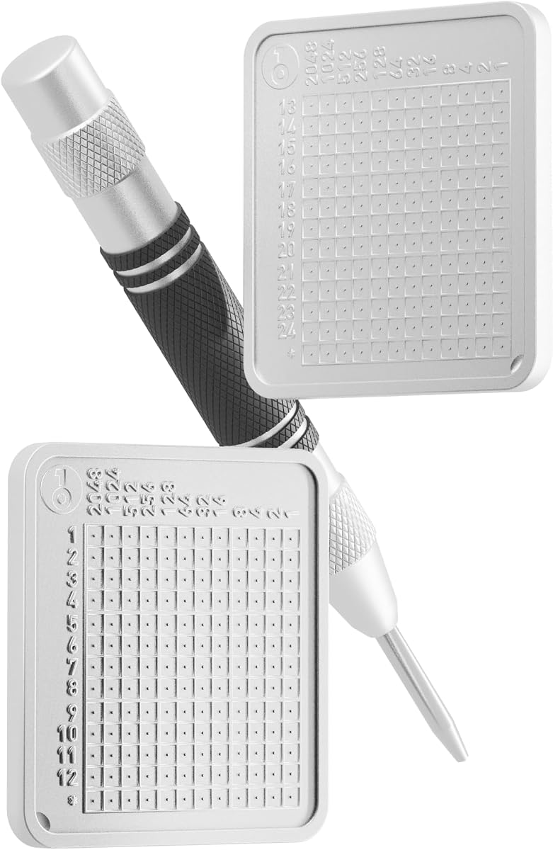 Fotografía técnica oficial de Almacenamiento de frases semilla OneKey KeyTag, Juego de 2 placas titanio - Vista frontal con fondo blanco